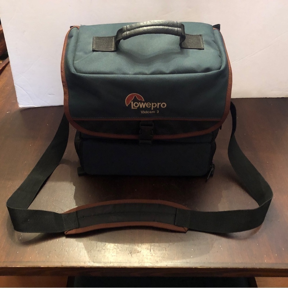 - Video Camera Case. Lowe Pro.
